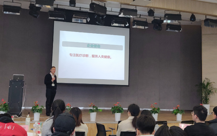 唐涛授课.png http://zhst.joinstar.cn/upload/唐涛授课.png